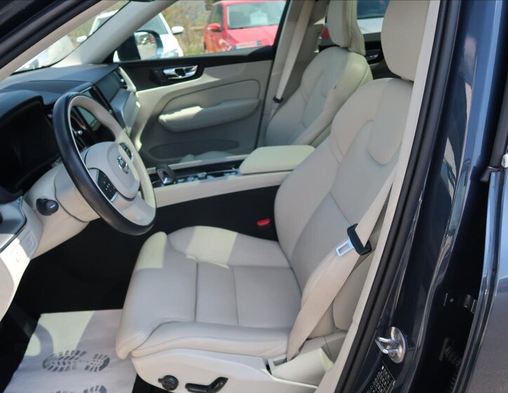 Volvo XC60 SUV / Terénní 2,0 l 145 kw