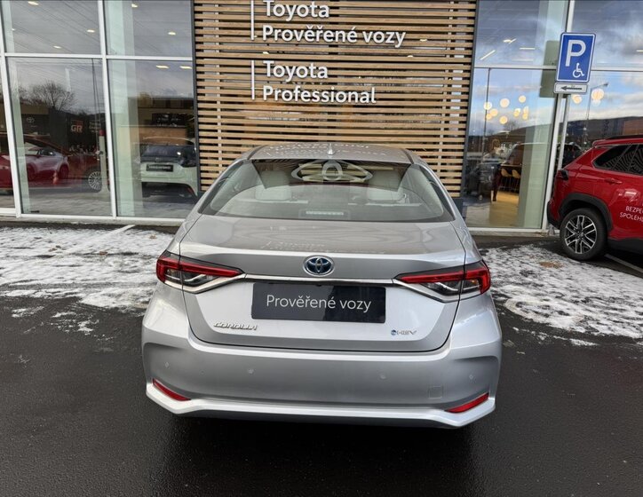 Toyota Corolla Sedan / Limuzína 1,8 l 72 kw