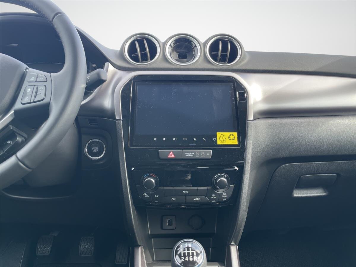 Suzuki Vitara SUV / Terénní 1,4 l 81 kw