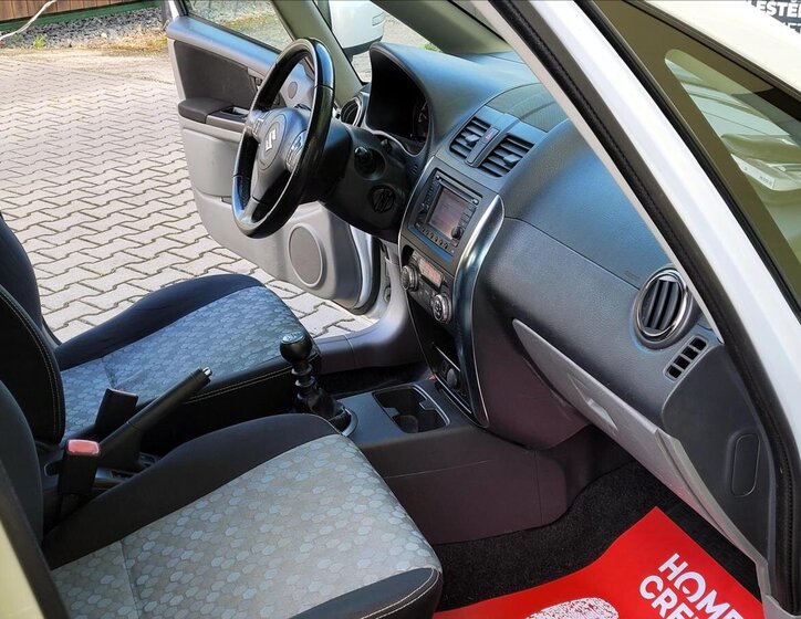 Suzuki SX4 Hatchback 2,0 l 99 kw