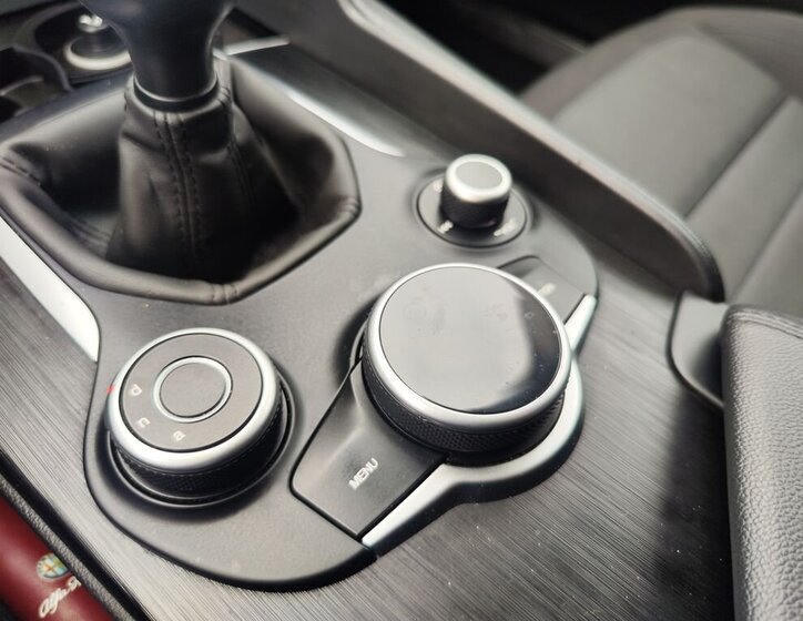 Alfa Romeo Giulia Sedan / Limuzína 2,1 l 110 kw