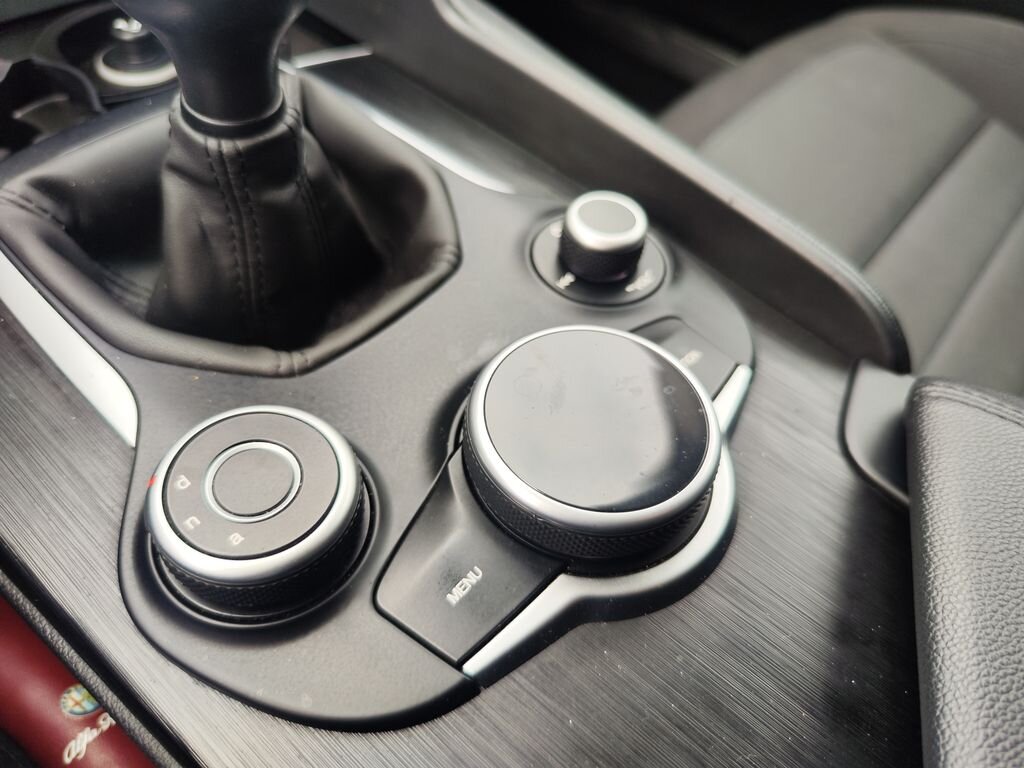 Alfa Romeo Giulia Sedan / Limuzína 2,1 l 110 kw