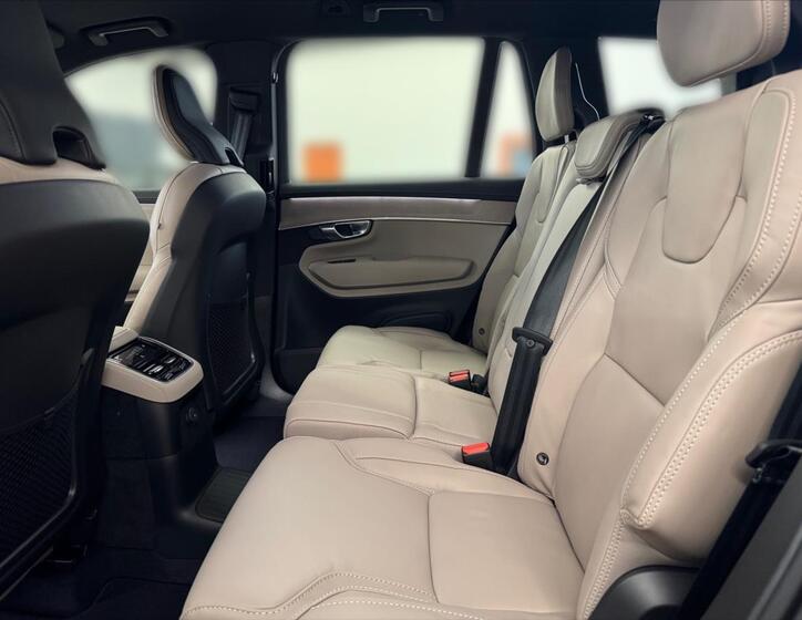 Volvo XC90 11