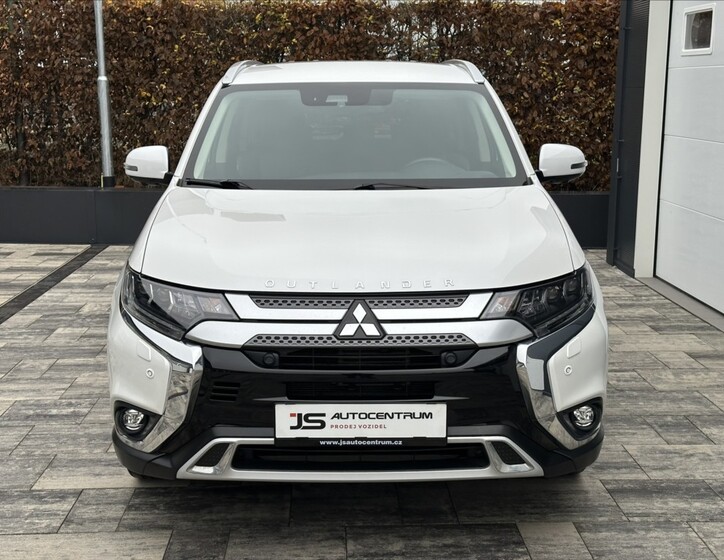 Mitsubishi Outlander 1