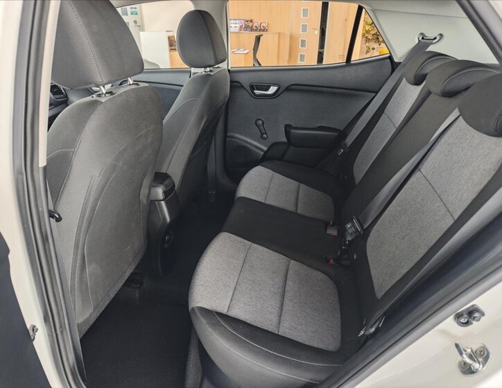 KIA Stonic CUV / Crossover 1,2 l 61 kw