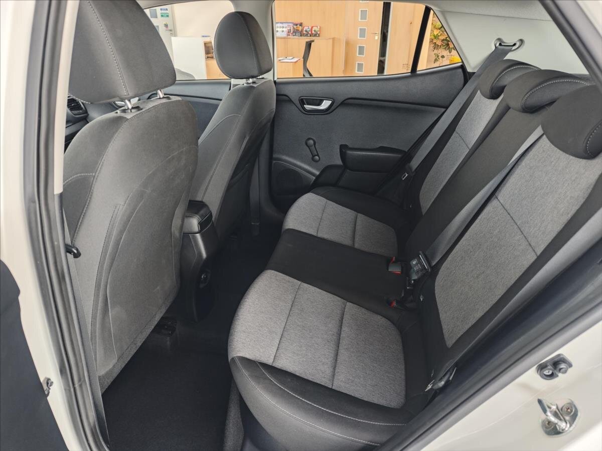 KIA Stonic CUV / Crossover 1,2 l 61 kw