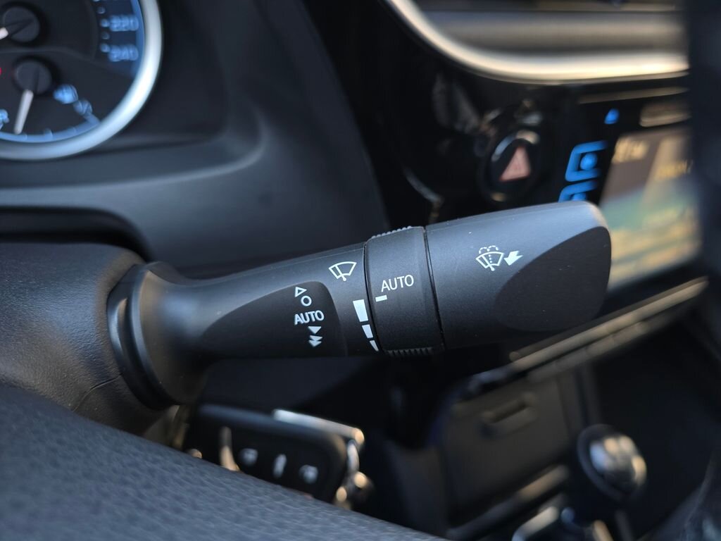 Toyota Corolla Sedan / Limuzína 1,6 l 97 kw