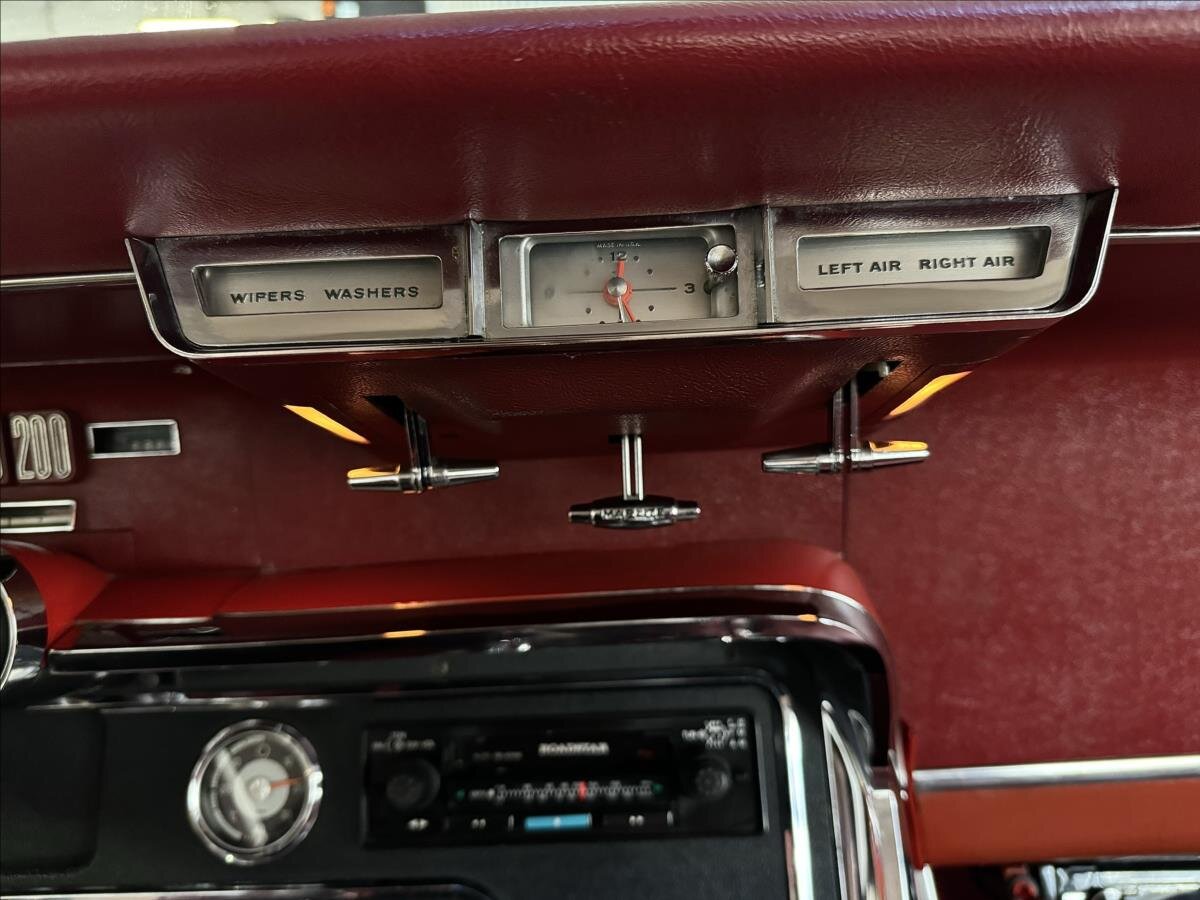 Ford Thunderbird Kupé 6,4 l 224 kw