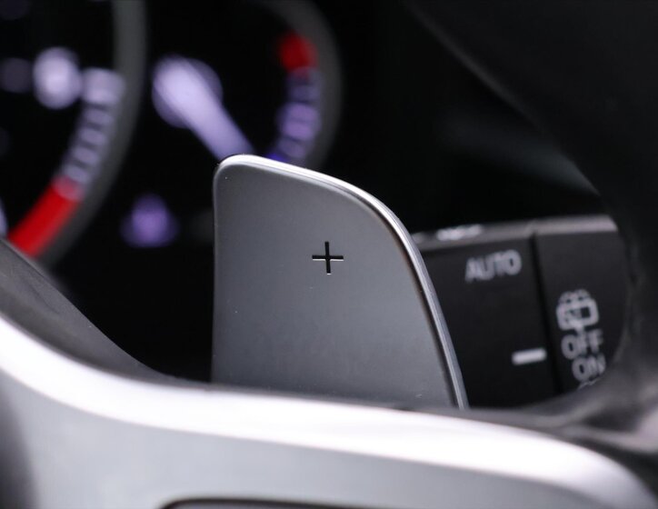 BMW Řada 5 Kombi 3,0 l 195 kw