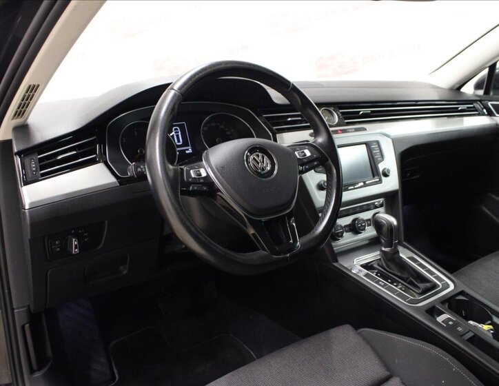 Volkswagen Passat 10