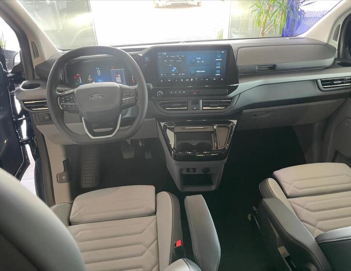 Ford Tourneo Custom 4