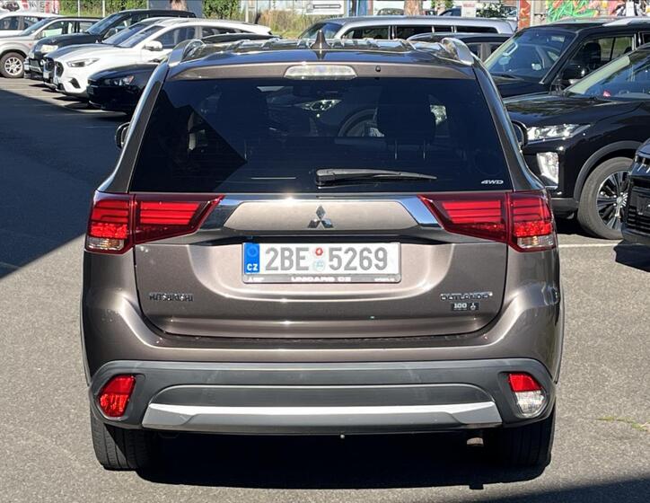 Mitsubishi Outlander 6
