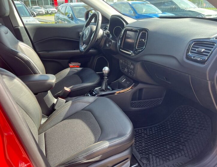 Jeep Compass SUV 1,4 l 103 kw