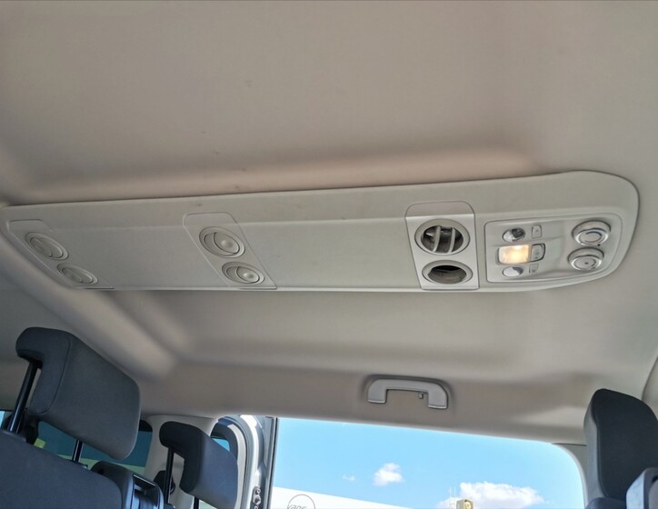 Peugeot Traveller 22