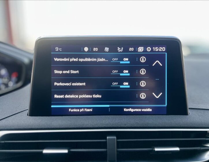 Peugeot 3008 SUV 1,2 l 96 kw