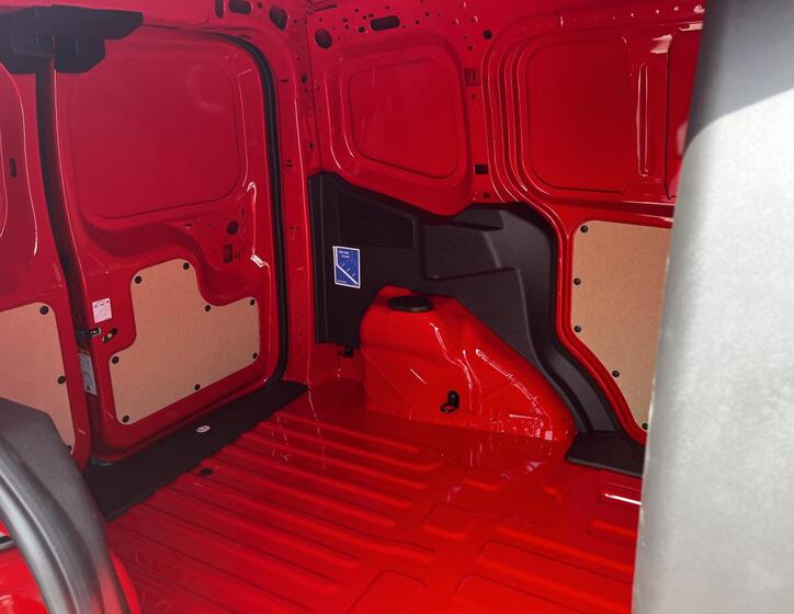 Ford Transit Courier 5