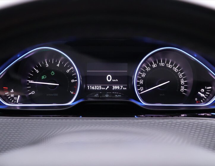 Peugeot 2008 SUV 1,2 l 81 kw