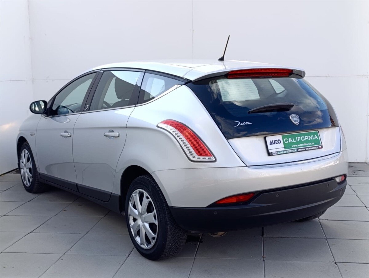 Lancia Delta Hatchback 1,6 l 88 kw