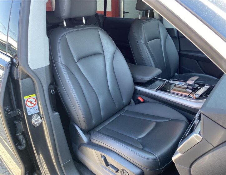 Audi Q8 SUV / Terénní 3,0 l 250 kw