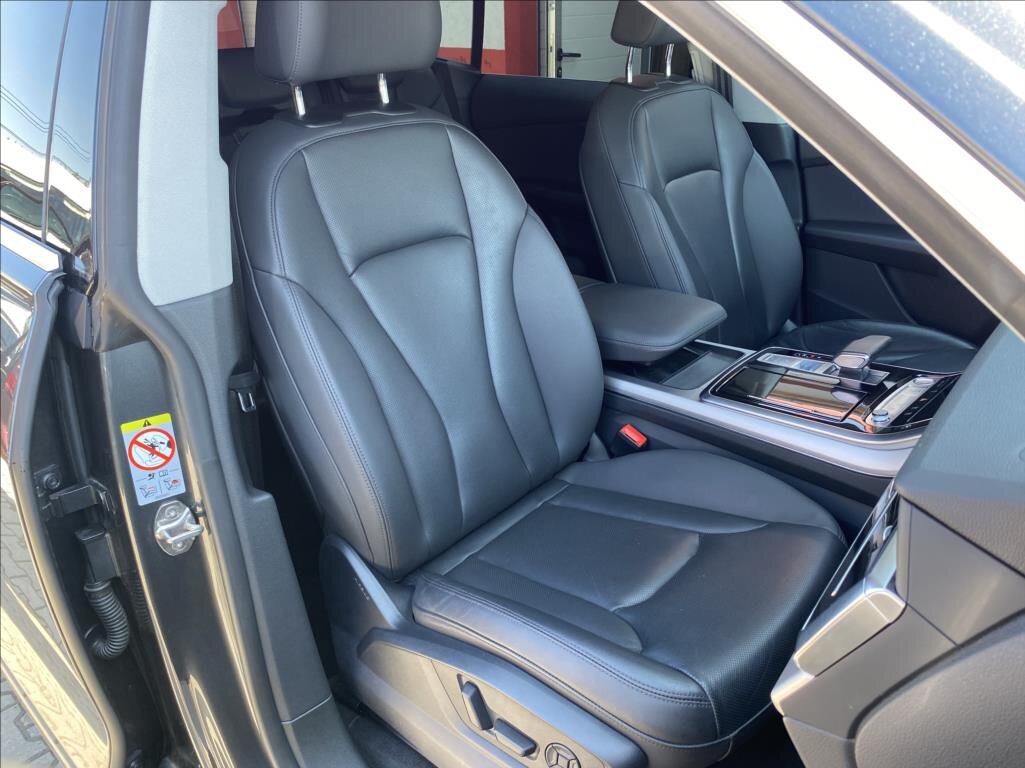 Audi Q8 SUV / Terénní 3,0 l 250 kw