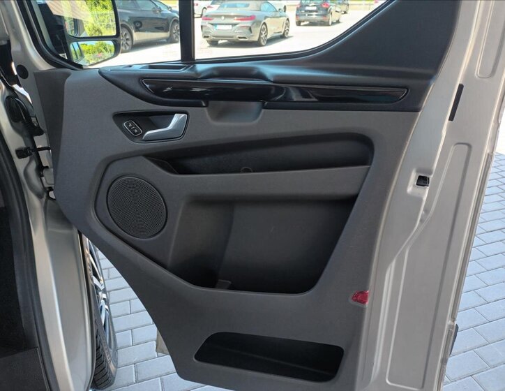 Ford Tourneo Custom VAN-Minibus 2,0 l 96 kw