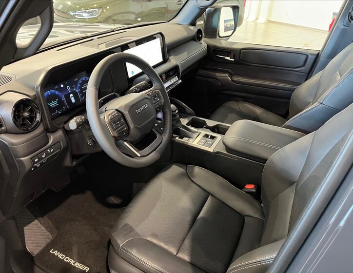 Toyota Land Cruiser 11