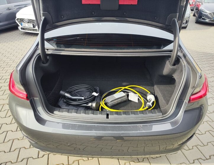 BMW Řada 3 Sedan / Limuzína 2,0 l 215 kw