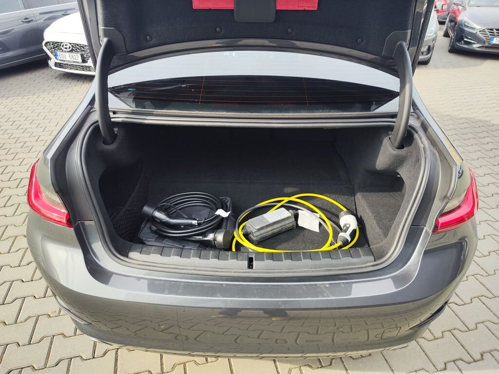 BMW Řada 3 Sedan / Limuzína 2,0 l 215 kw