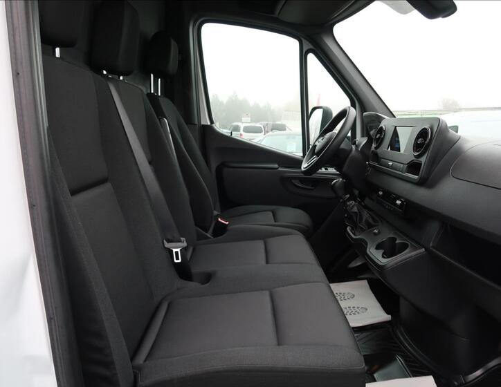 Mercedes-Benz Sprinter 13