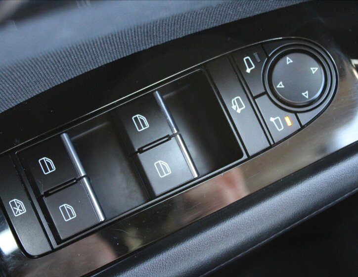 Mazda 3 Sedan / Limuzína 2,0 l 110 kw