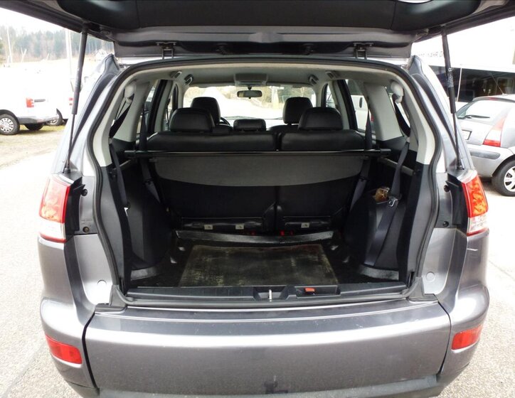 Citroën C-Crosser SUV / Terénní 2,2 l 115 kw