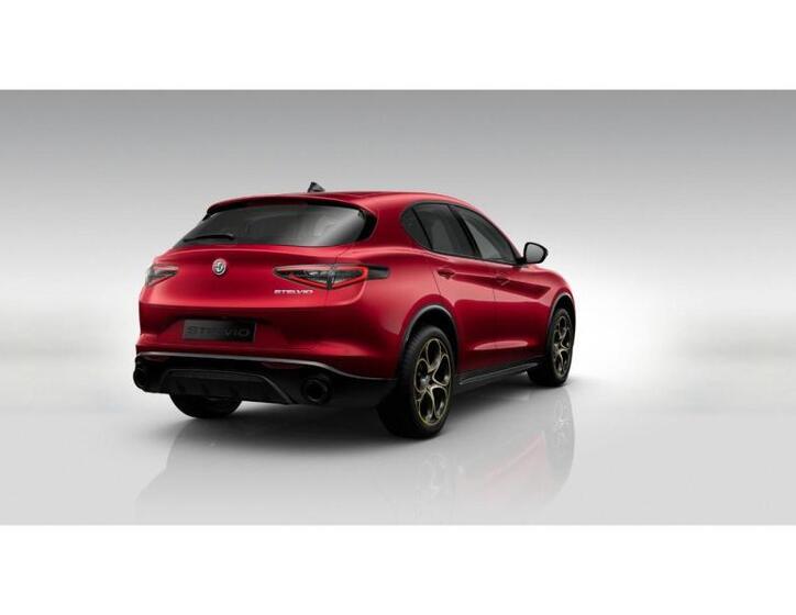 Alfa Romeo Stelvio 4
