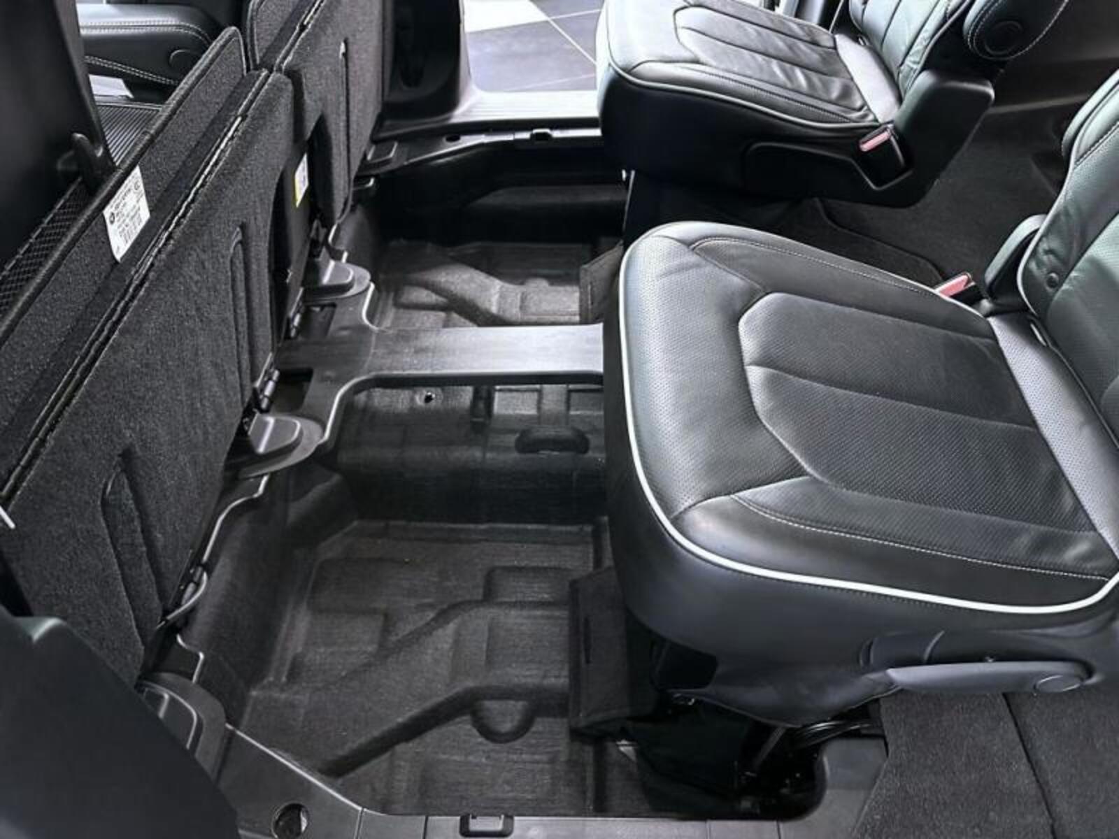 Chrysler Pacifica 12