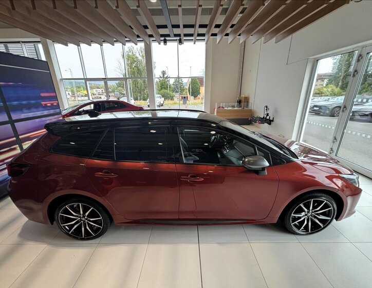 Toyota Corolla Kombi 2,0 l 131 kw