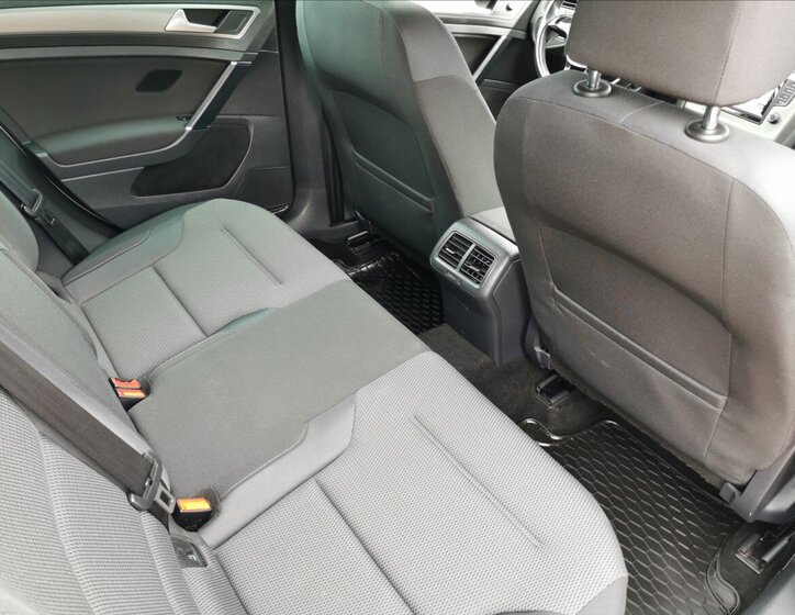 Volkswagen Golf Kombi 1,6 l 77 kw