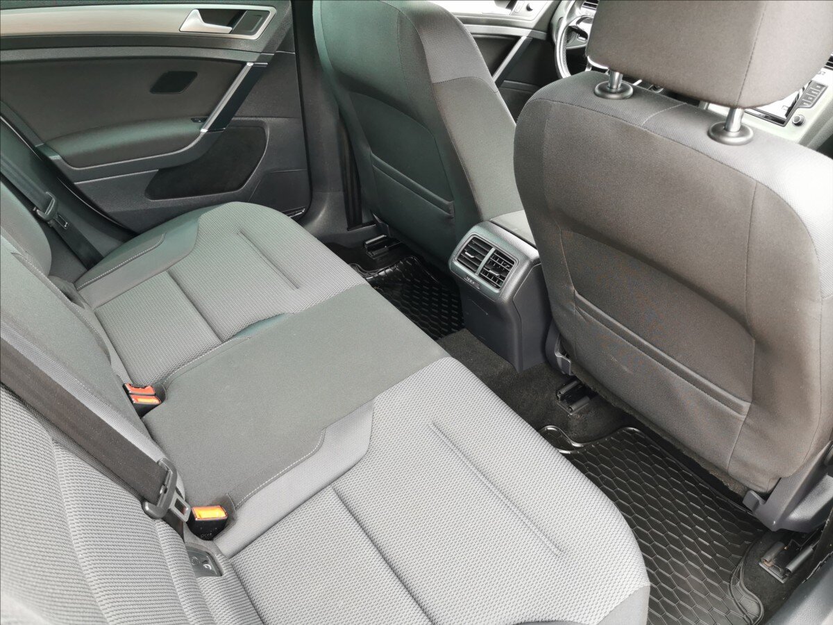 Volkswagen Golf Kombi 1,6 l 77 kw