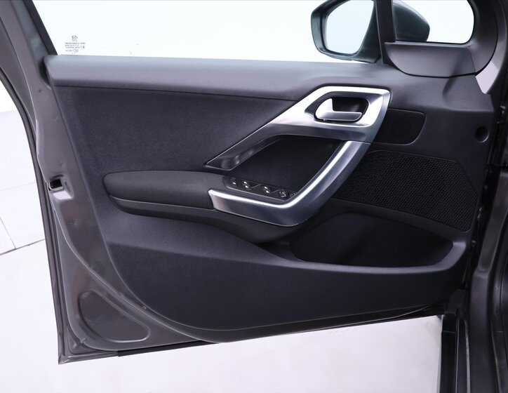 Peugeot 2008 SUV 1,2 l 81 kw