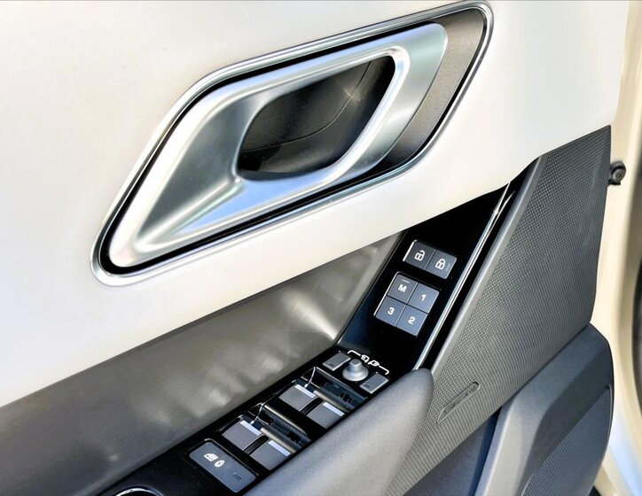 Land Rover Range Rover Velar 13