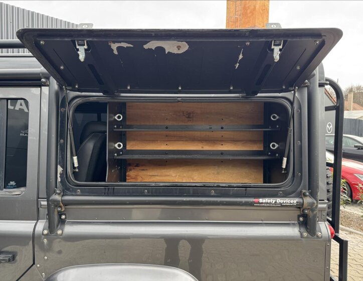 Land Rover Defender Skříň 2,2 l 90 kw