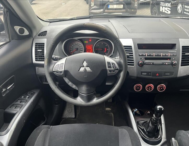 Mitsubishi Outlander SUV / Terénní 2,0 l 103 kw