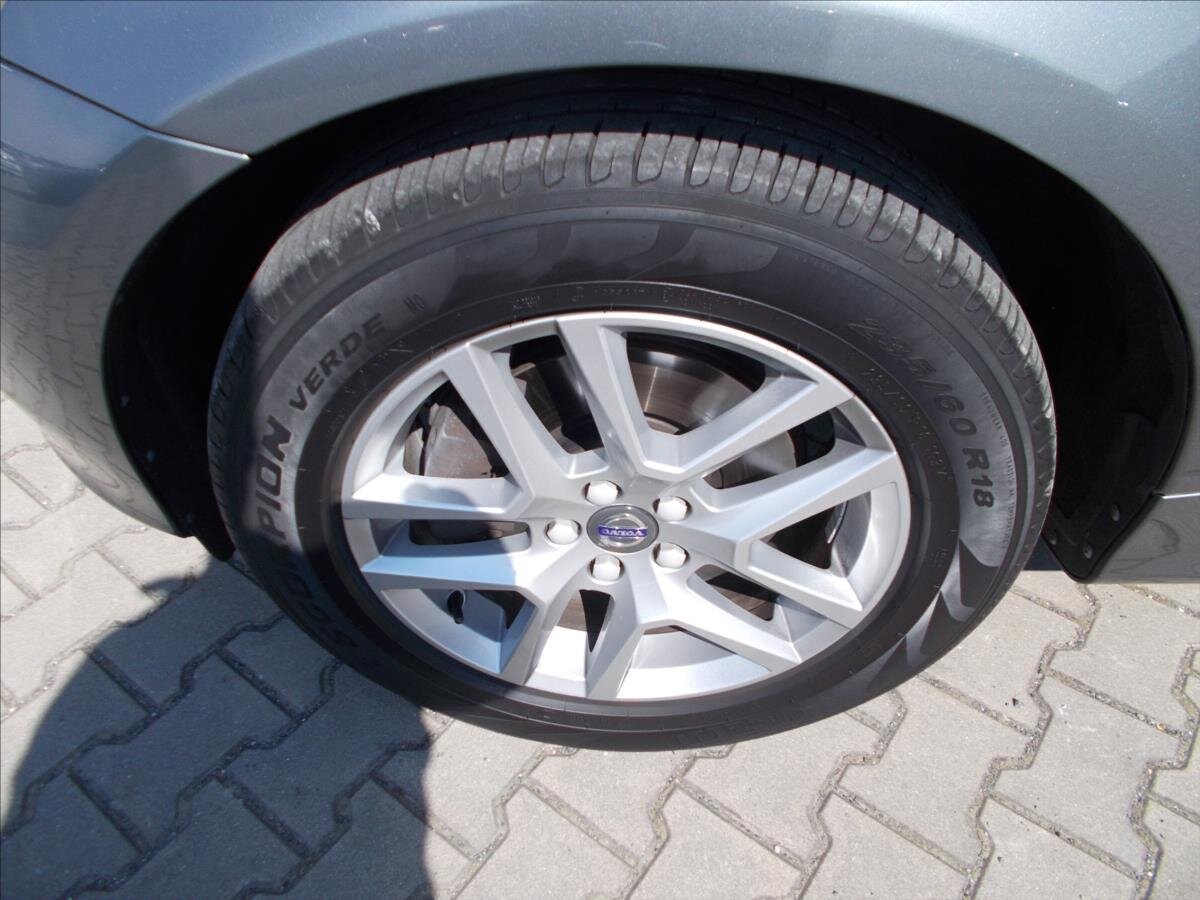 Volvo XC60 SUV / Terénní 2,0 l 110 kw