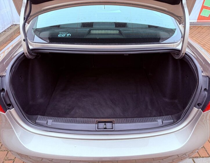 Renault Fluence Sedan / Limuzína 1,6 l 81 kw