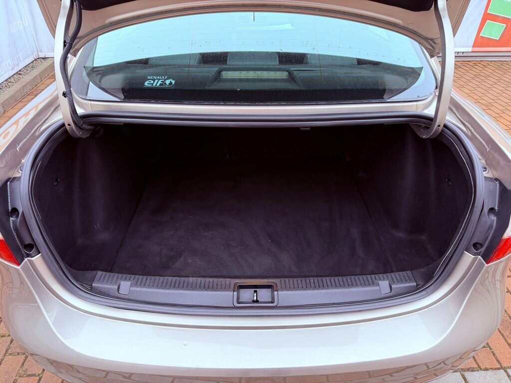 Renault Fluence Sedan / Limuzína 1,6 l 81 kw