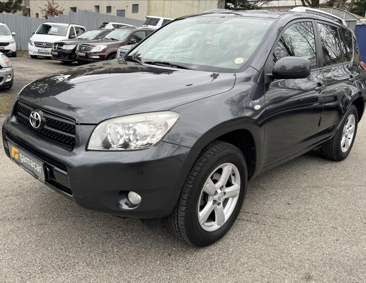 Toyota RAV4 SUV / Terénní 2,2 l 100 kw