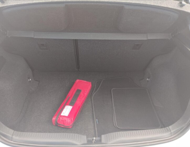 Toyota Auris Hatchback 1,3 l 74 kw