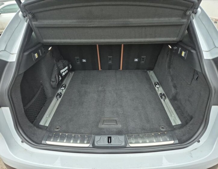 Jaguar F-Pace SUV 3,0 l 221 kw
