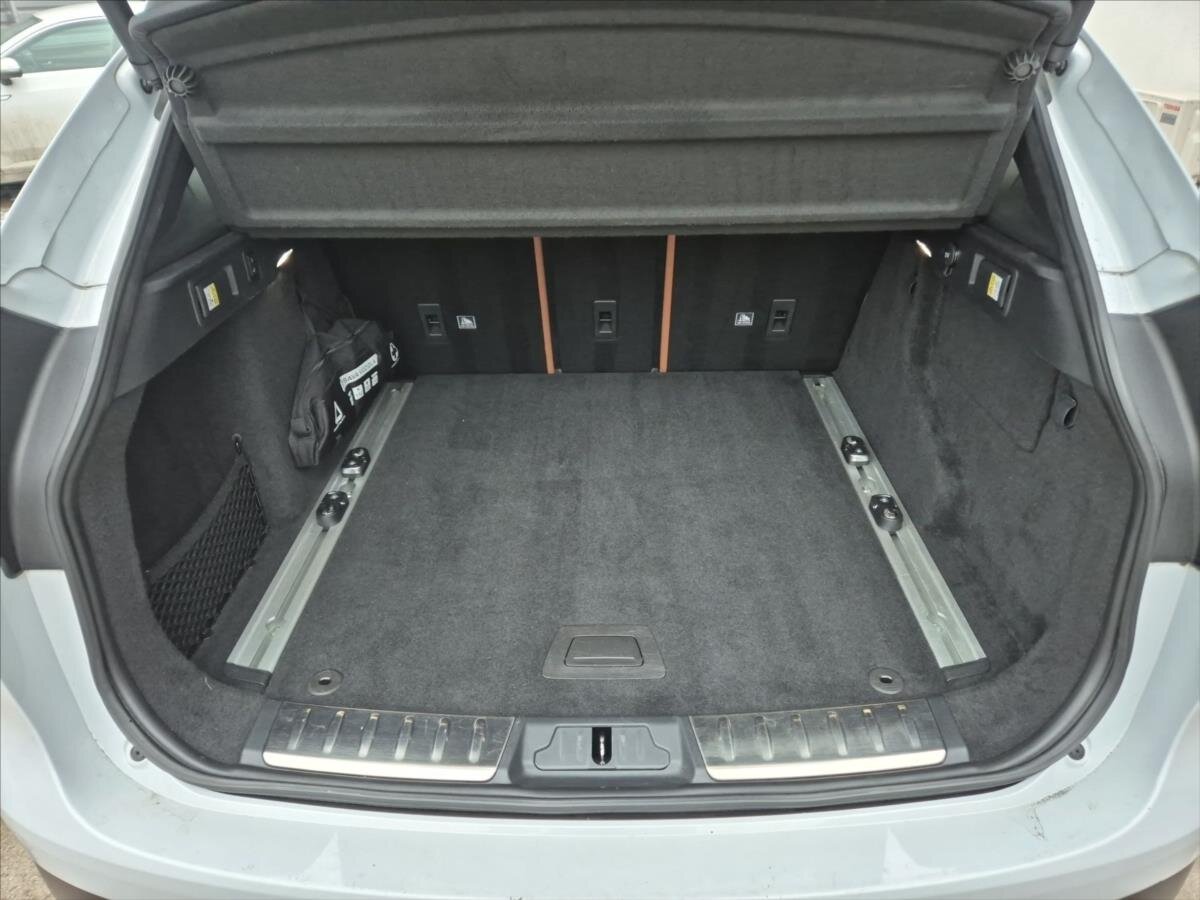 Jaguar F-Pace SUV 3,0 l 221 kw