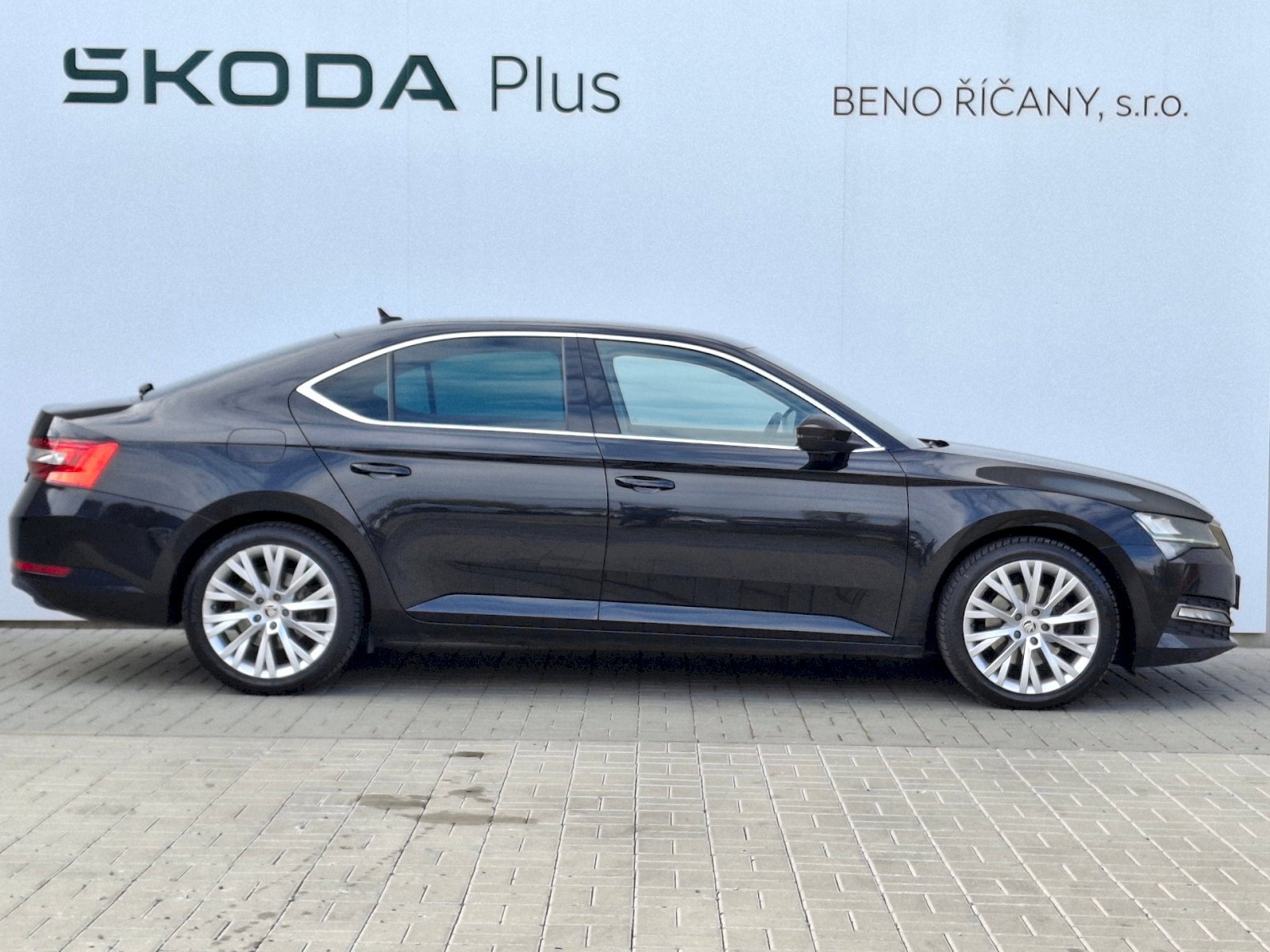 Škoda Superb Sedan / Limuzína 2,0 l 110 kw