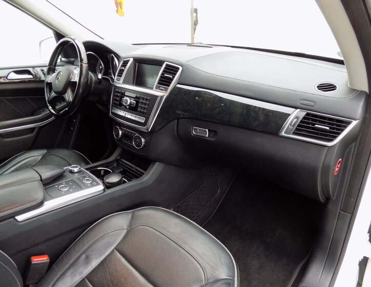 Mercedes-Benz GL SUV 4,7 l 320 kw