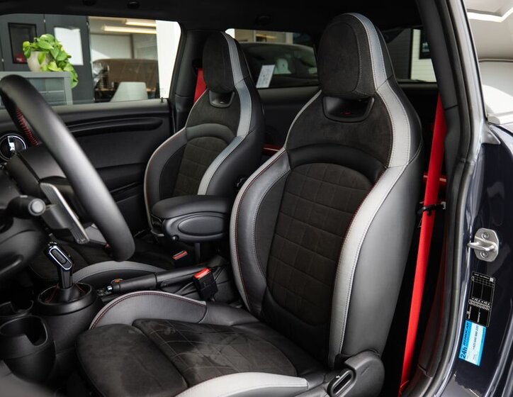 Mini Cooper Hatchback 2,0 l 225 kw